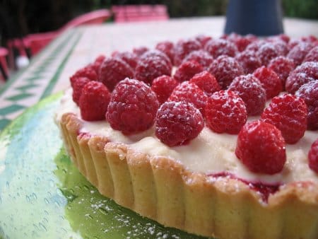 Tarte au chocolat blanc et aux framboises d’Eric Kayser..