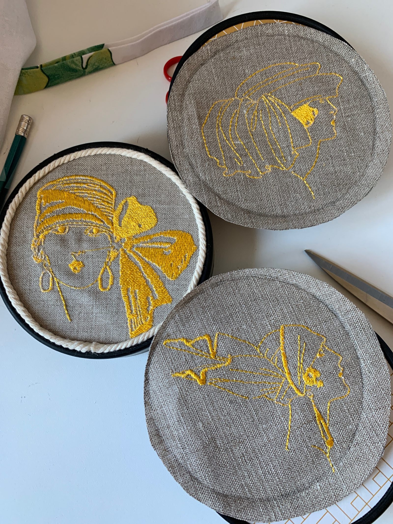 Triptyque de tableaux art déco broderie machine