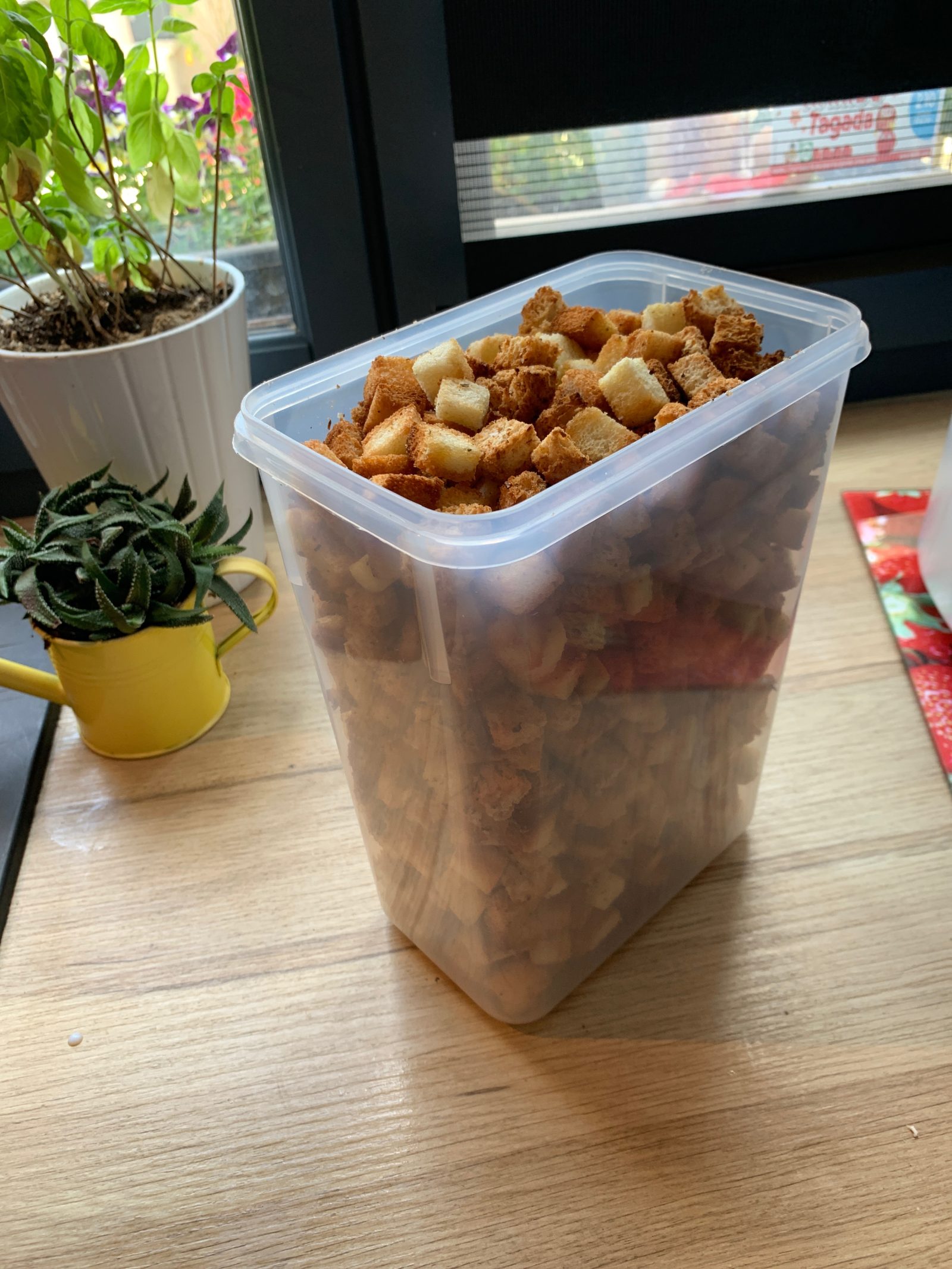 Plus de gâchis: petits croutons ail et herbes de provence