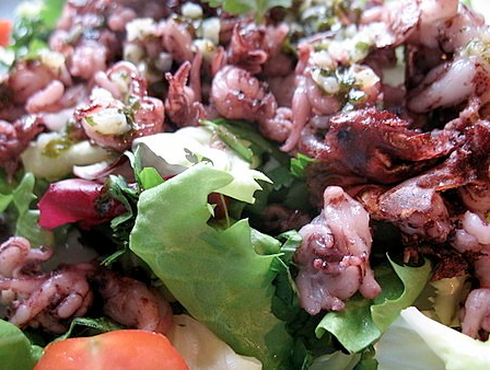 Plancha & Barbecue: Salade printanière de bébés encornets