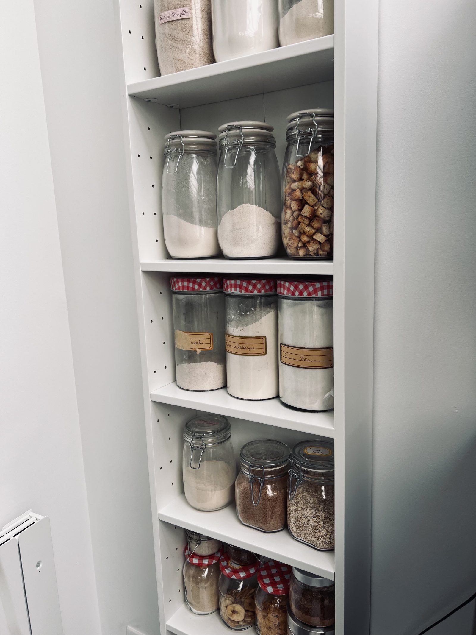 Optimisez votre espace cuisine : astuces de rangement pour les farines