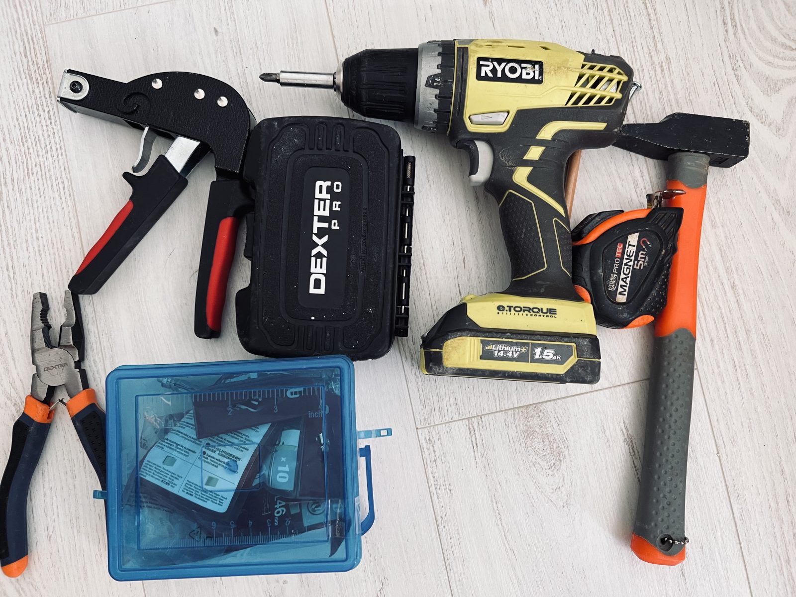 Découvrez mes outils incontournables pour la boite de bricolage – Barbichounette
