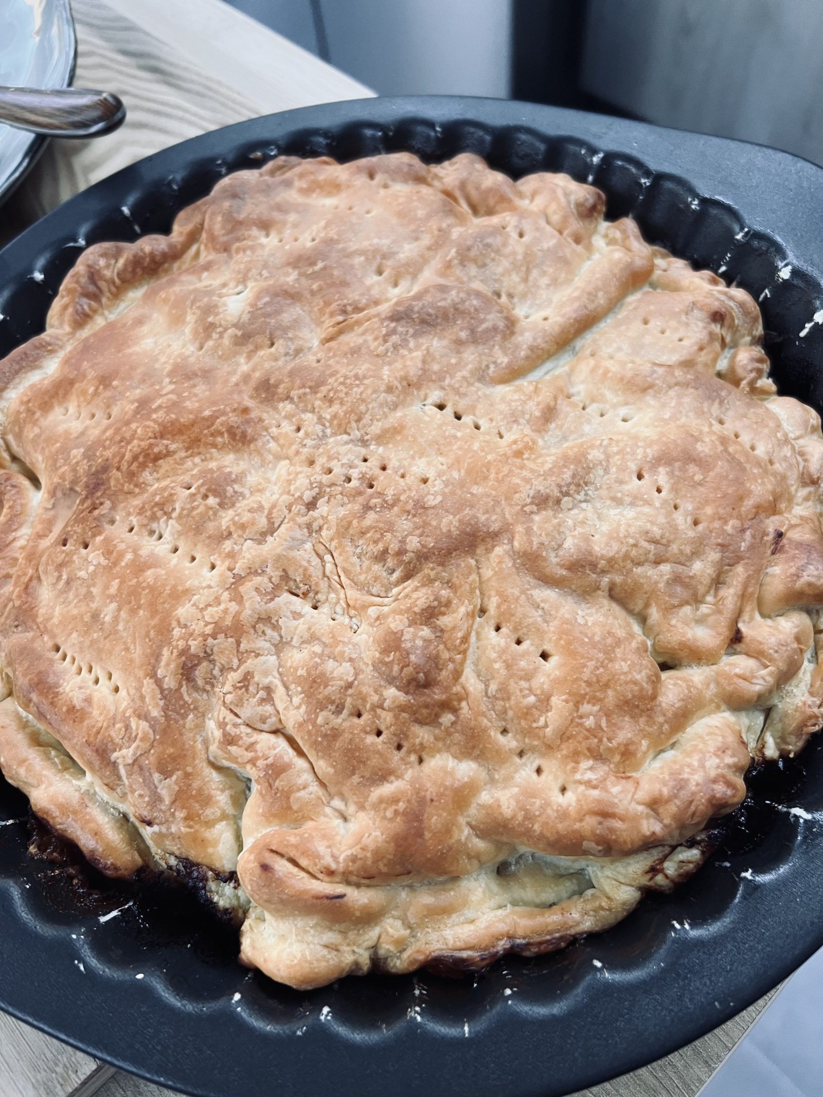 Tatin de courgette et fromage à raclette à l’ail des ours.
