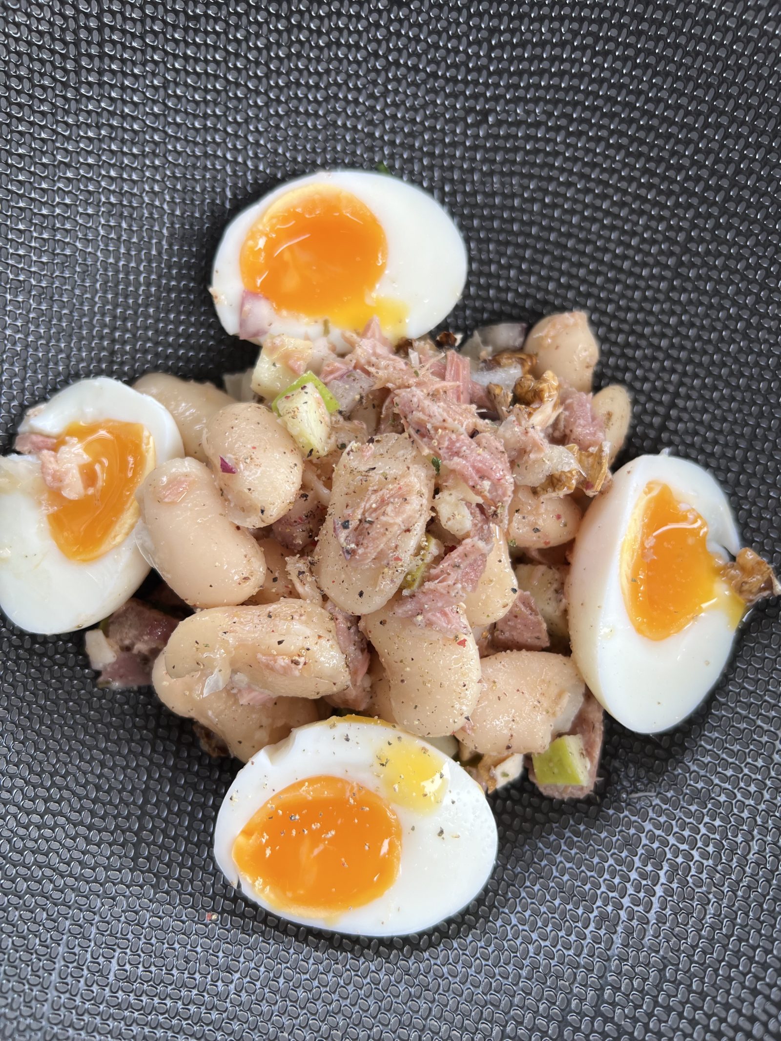 Gros haricots blancs et oeufs